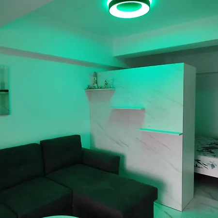 דירה Tudor אפורי נורד