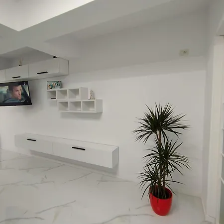 Tudor דירה אפורי נורד